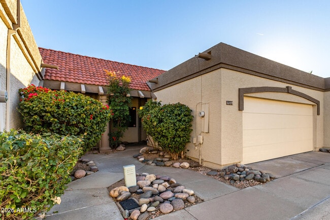 Building Photo - 1317 E Marny Rd