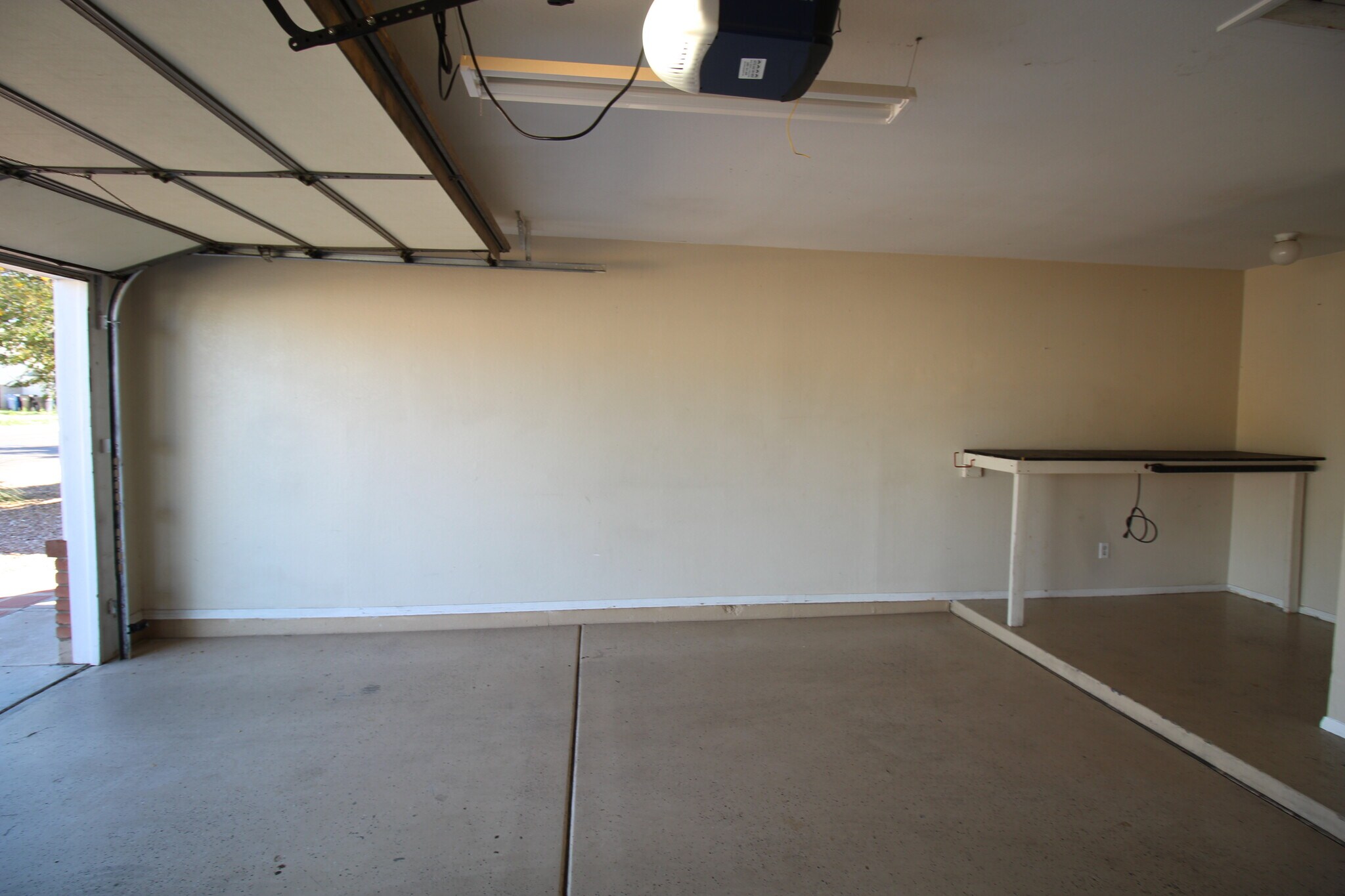 Garage - 3731 E Hampton Ave