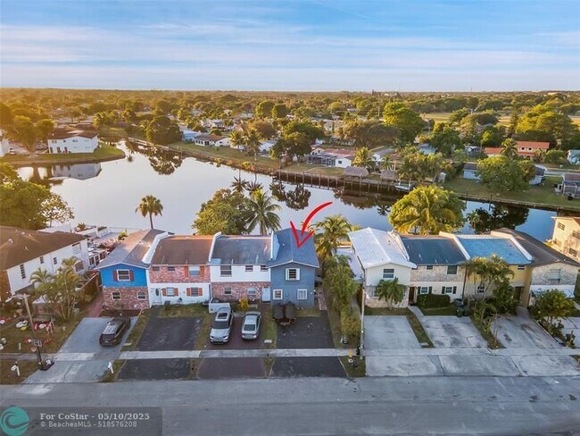 Building Photo - 447 Sunshine Dr