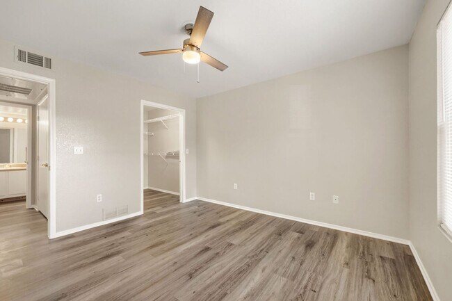 Building Photo - 555 E Silverado Ranch Blvd