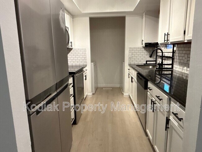 Building Photo - 9175 S Jefferson Pl