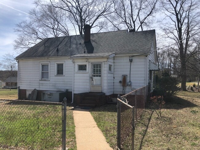 Building Photo - 902 Bringle Ferry Rd