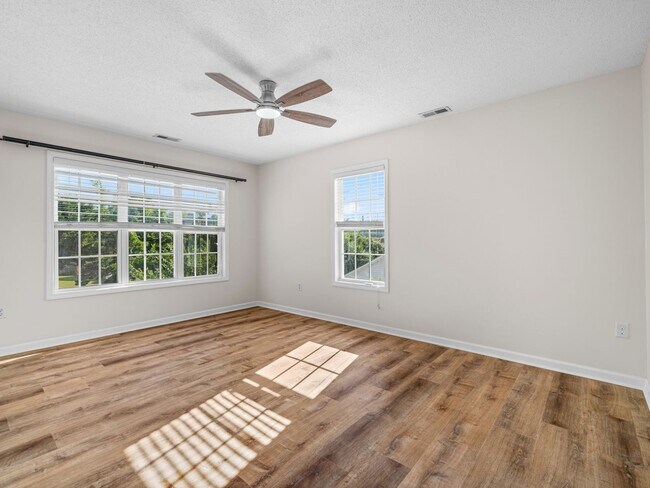 Building Photo - 217 Derby Downs Dr