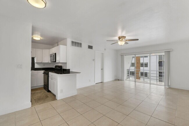 Building Photo - 3040 NE 16th Ave