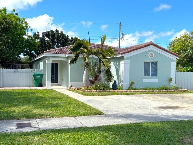 Building Photo - 10611 SW 170th Ter