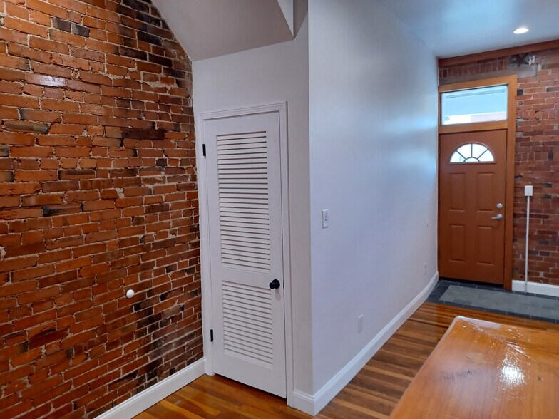 Building Photo - 4224 Chouteau Ave