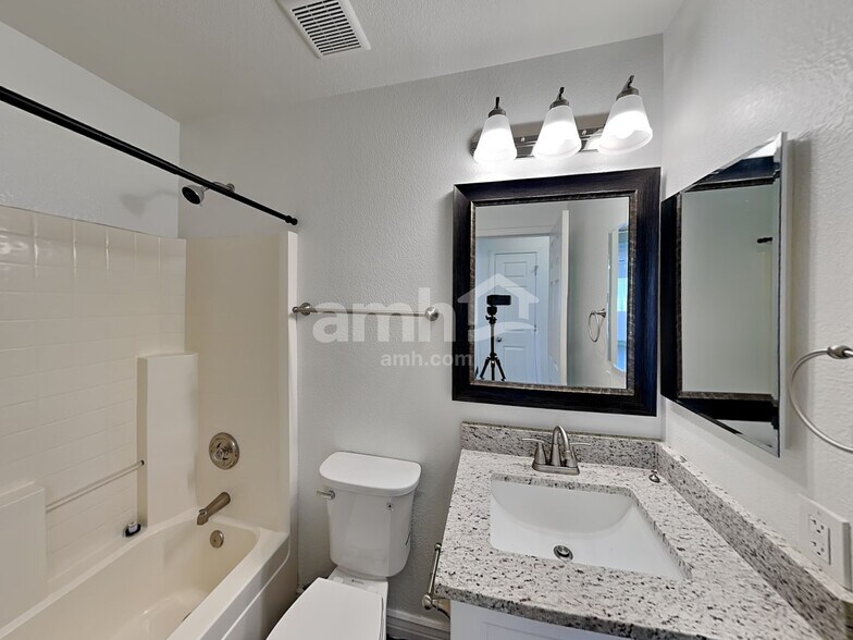 Building Photo - 15009 W Sky Hawk Wy