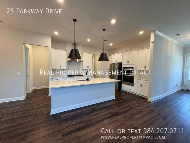 Building Photo - 25 Parkway Dr