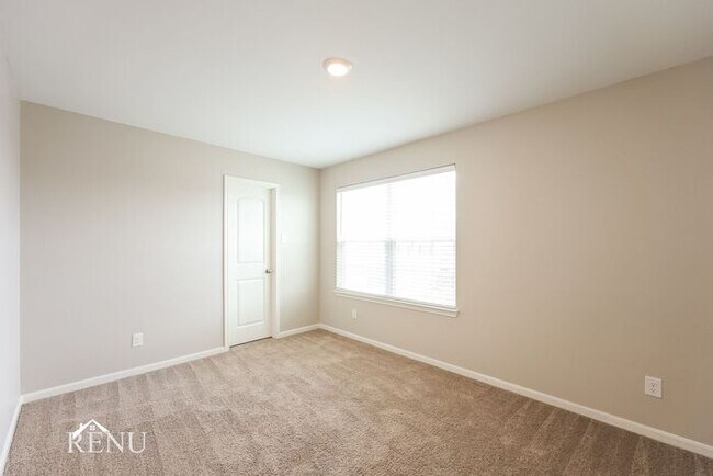 Building Photo - 3030 Jackson Smt