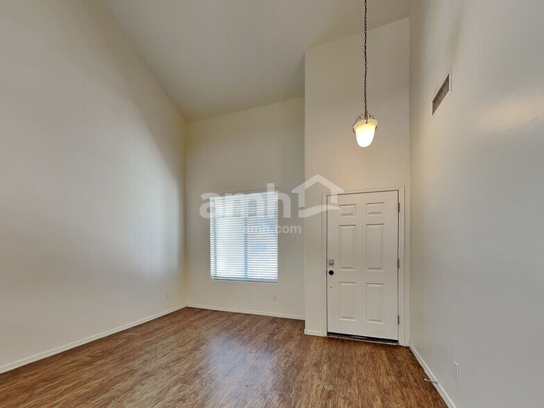 Building Photo - 15139 N 173rd Ln
