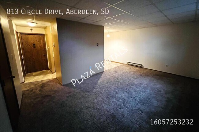 Building Photo - 505 S Washington St