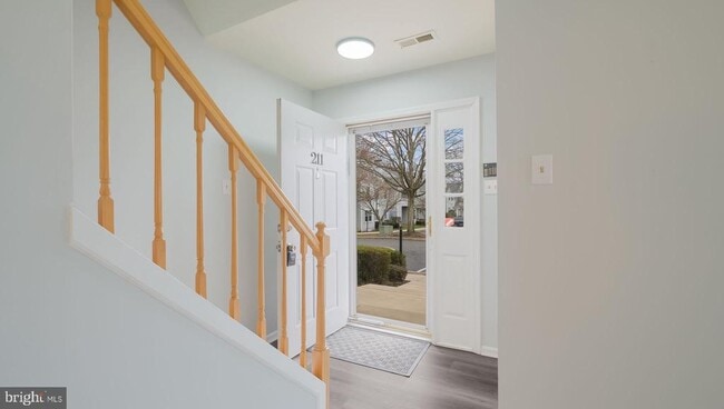 Building Photo - 211 Mews Dr