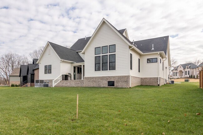 Building Photo - Like New 4 Bedroom Luxury Home in Franklin TN