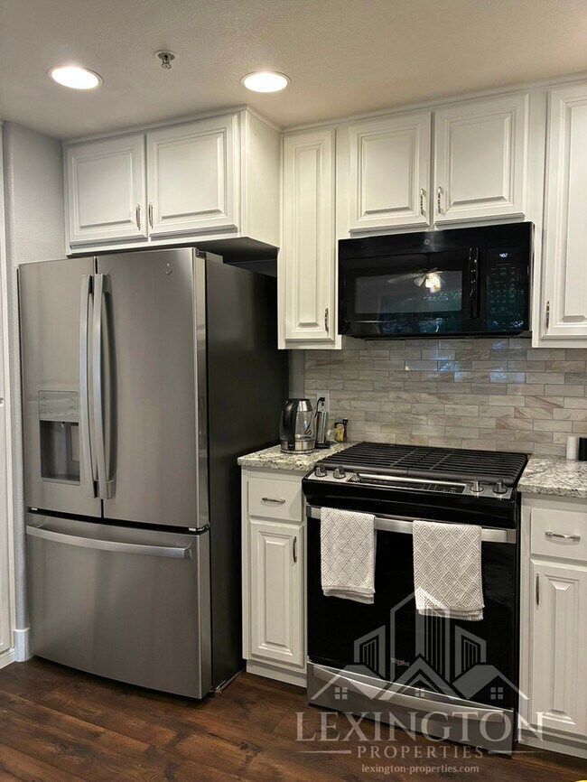 Building Photo - Beautifully Upgraded, 2BD/2BA, Condo Home in The Phoenician, Roseville!