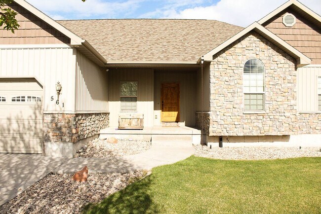 Building Photo - Beautiful Custom Home For Rent In Rexburg!