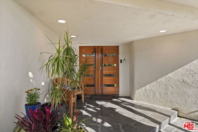 Building Photo - 8405 Edwin Dr