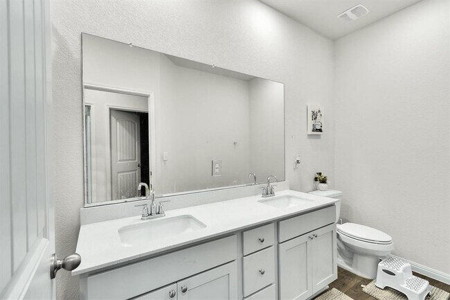 Building Photo - 116 Charles Trl