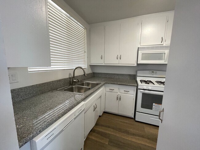 Interior Photo - 7351 Variel Ave