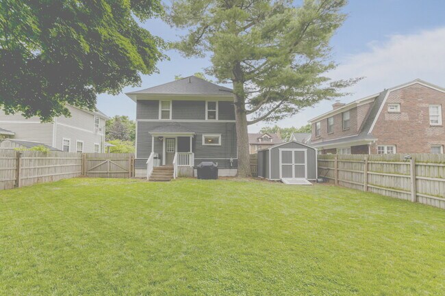 Building Photo - Charming Rental with Large Fenced Yard nea...