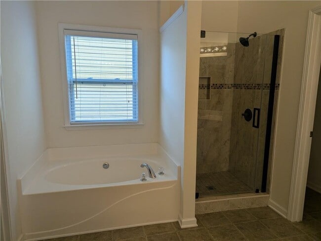 Building Photo - 212 Autumn Trail