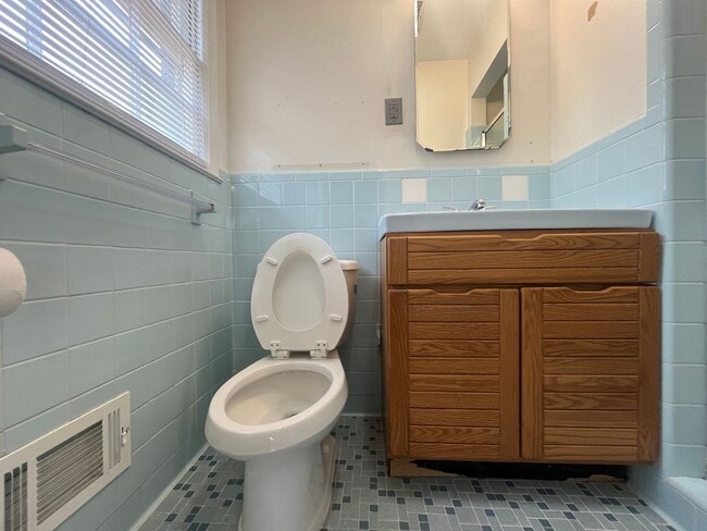 Building Photo - Beautiful Home!