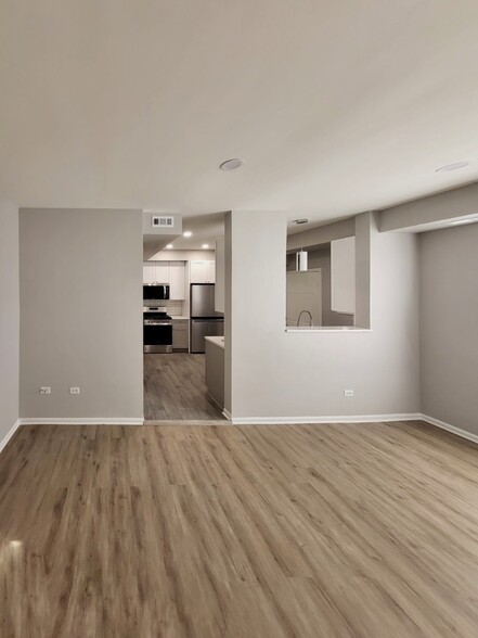 Building Photo - 5736 S King Dr