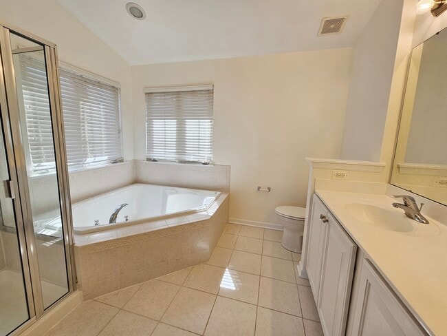 Building Photo - 618 Rainier Rd