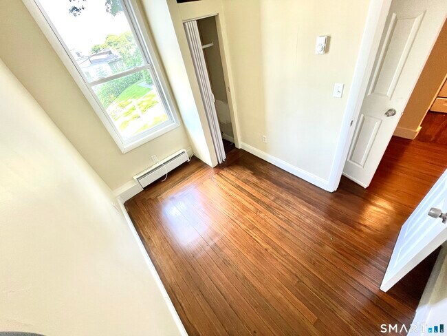 Building Photo - 1015 W Main St