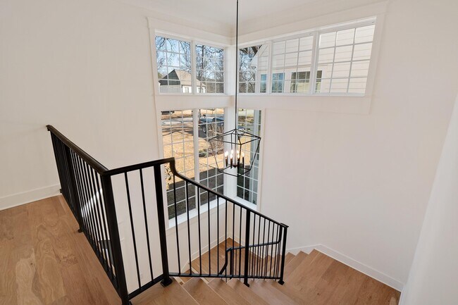 Building Photo - 1117 E Irvin Dr