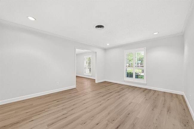 Building Photo - 10602 Longmont Dr