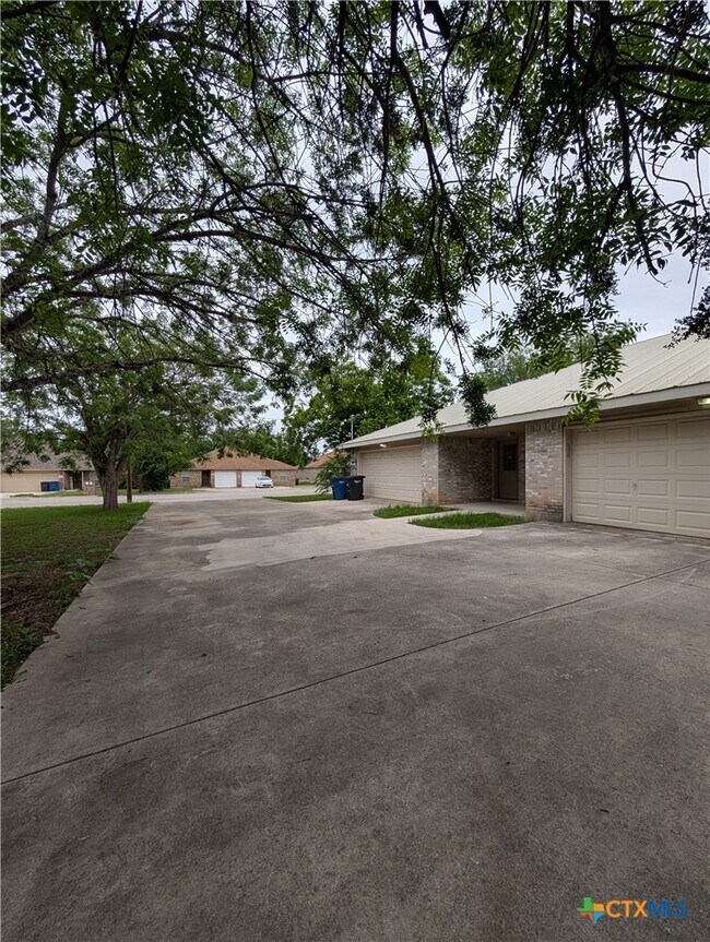 Building Photo - 1134 Misty Acres Dr