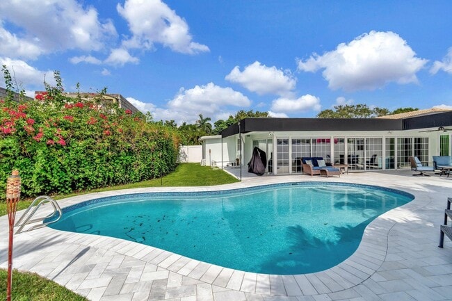 Building Photo - 4450 NE 23rd Ave