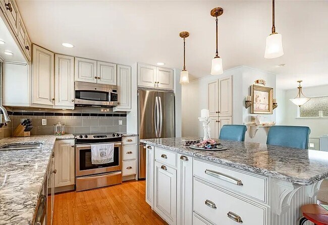 Building Photo - Beautiful Home with 4 Bedrooms and 2 Bathroom available for Rent Today!