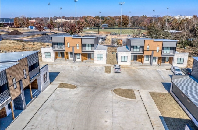 Building Photo - 402 Lincoln Ln