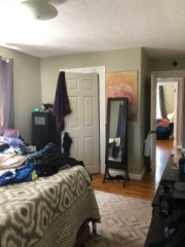 Building Photo - Brookline - 2  Bedroom Apt - Available NOW...