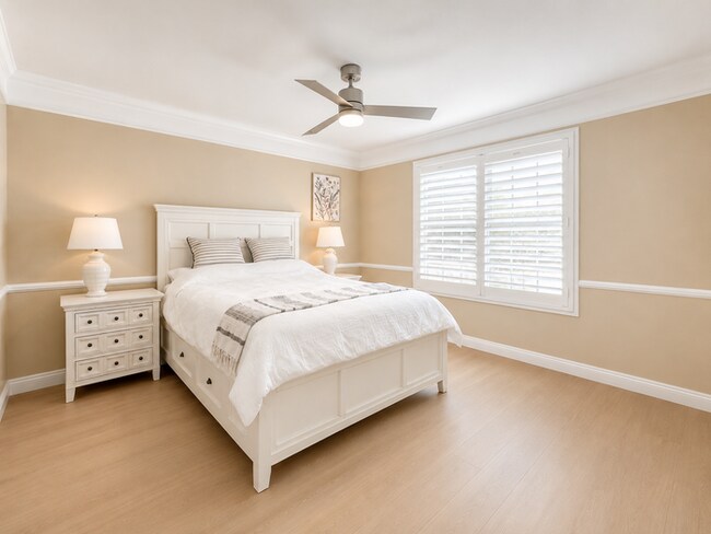 Building Photo - Furnished 4BR + Office | Putting Green Yard