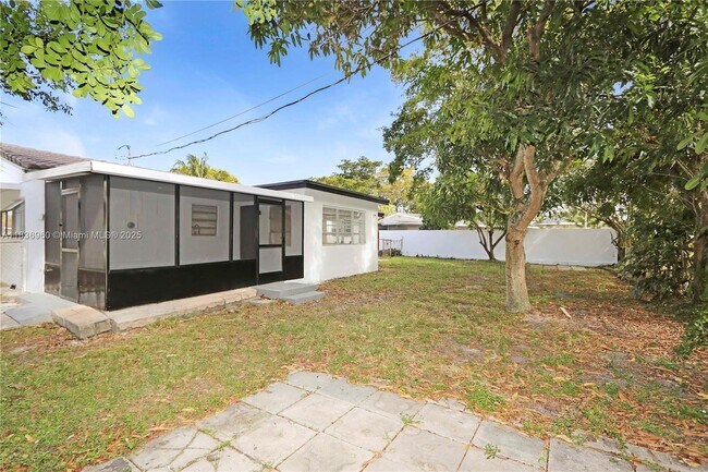 Building Photo - 610 NW 38th Ct