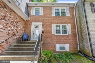 Building Photo - 27 S Abingdon St