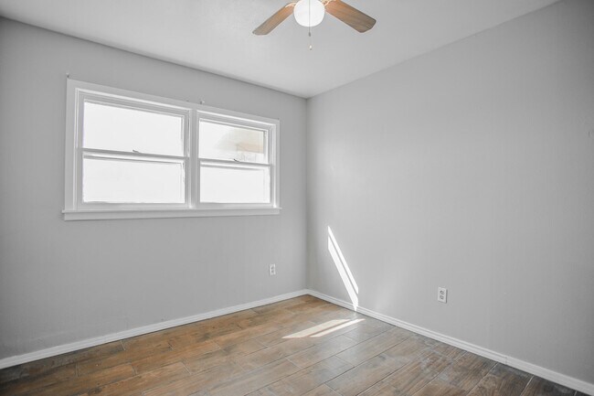 Building Photo - 2641 E Baylor St