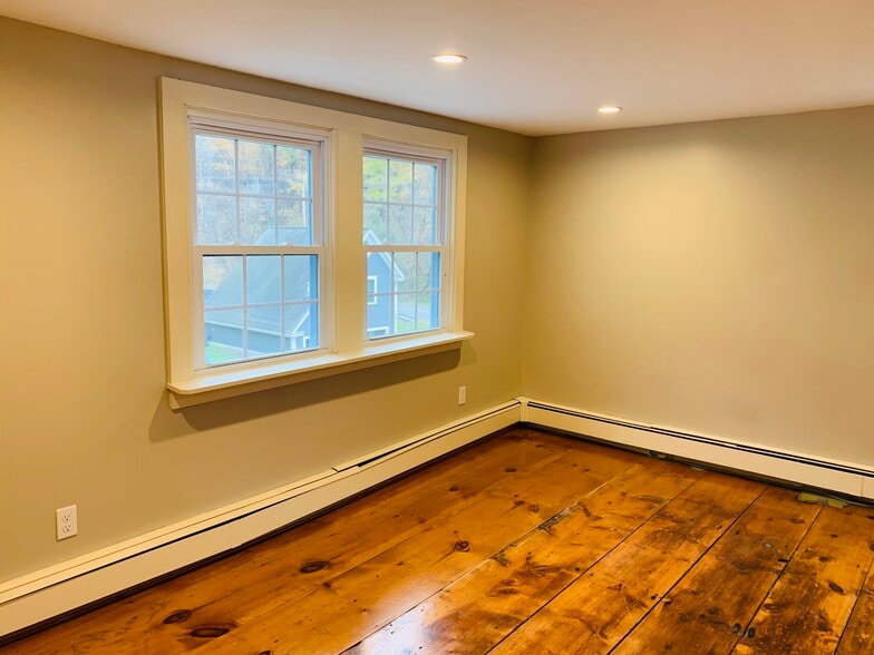 Building Photo - 2015 Quechee Main St