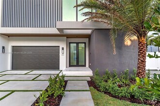 Building Photo - 6818 NW 104th Ct