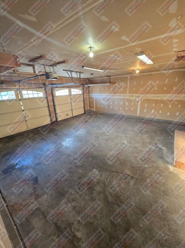 Building Photo - Single family home with a garage