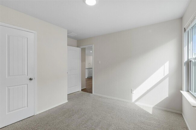 Building Photo - 133 Frogmore Lp
