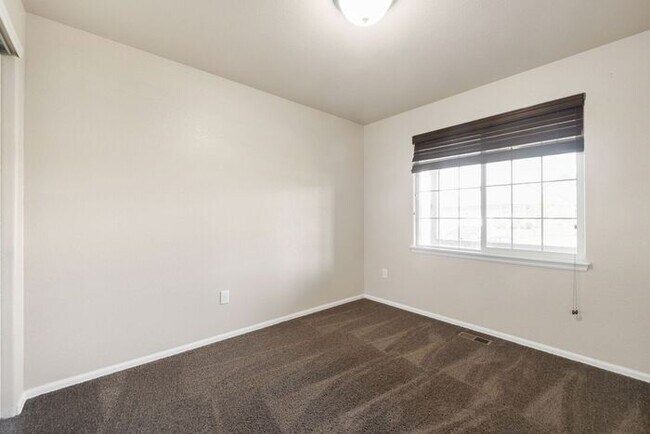 Building Photo - ***WINTER SPECIAL $2695.00 a Month *** 5 b...