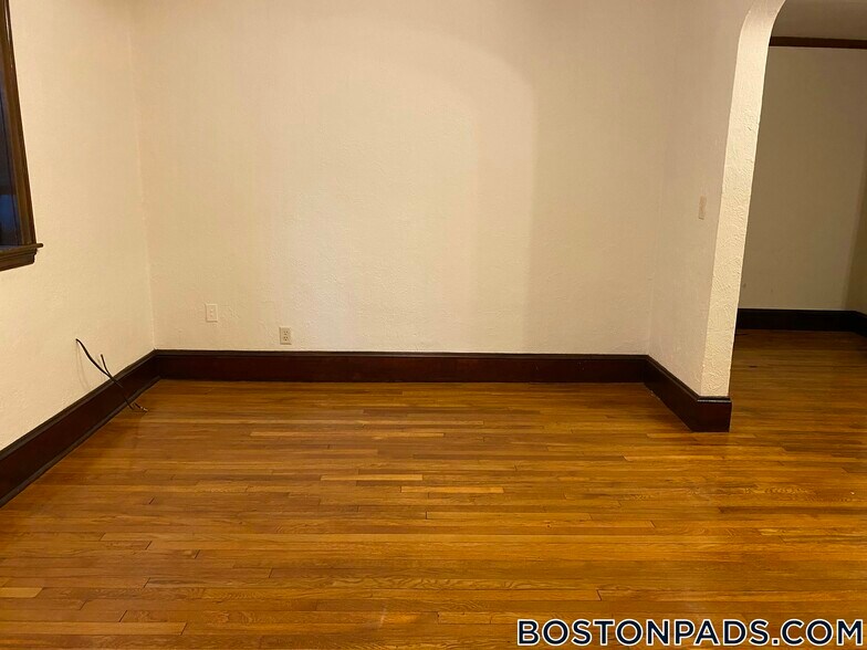 Building Photo - 16 Lakeville Rd