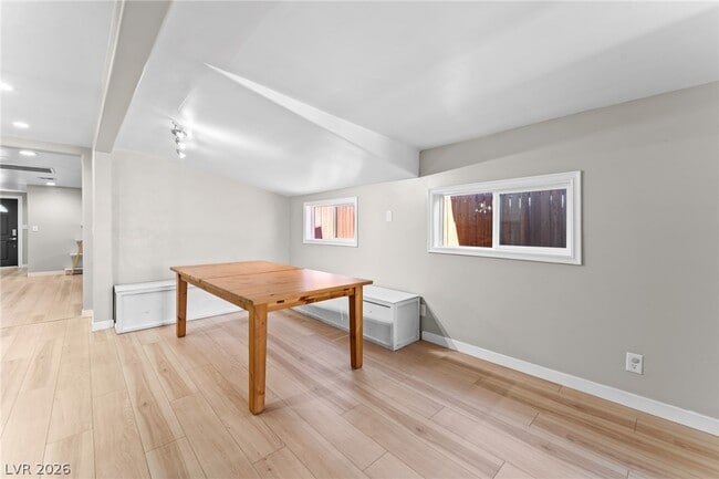 Building Photo - 605 L Ave