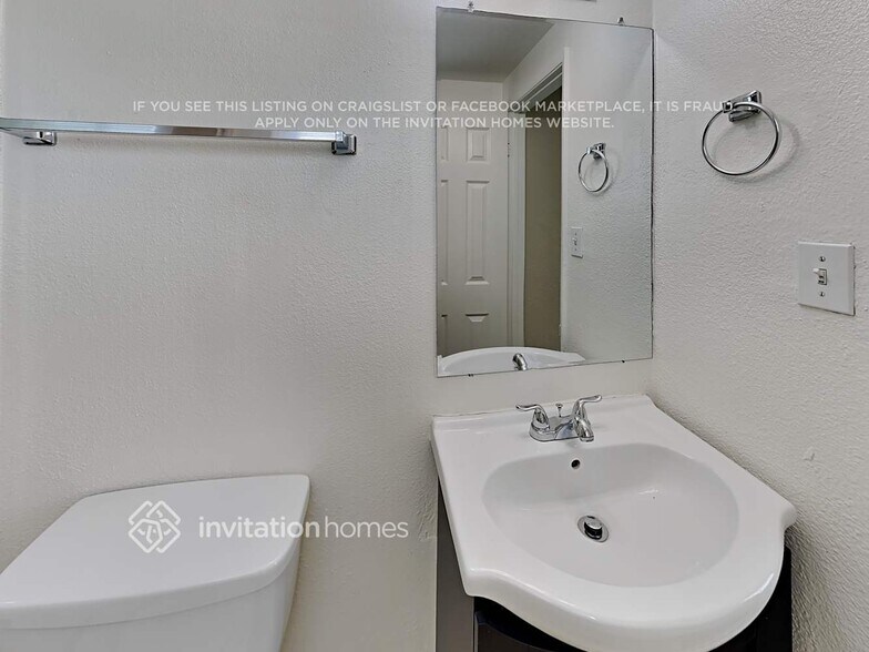 Building Photo - 4102 N 71st Ln
