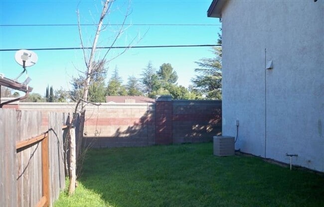 Building Photo - 7758-7760 Pompei Court