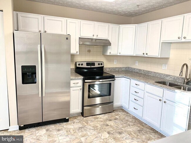 Building Photo - 2450 Apple Blossom Ln