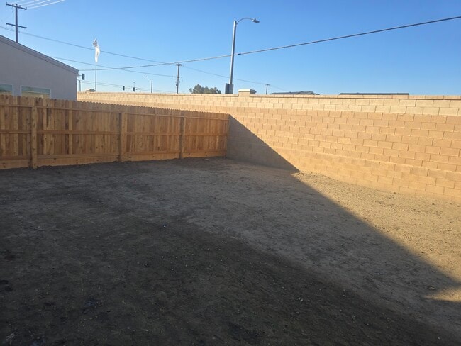 Building Photo - 2632 W Cambridge St